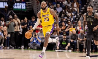 湖人以攻代守造经典逆转 41岁老詹末节再当救世主