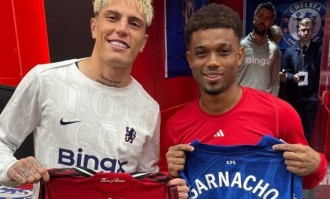 曼联主力与加纳乔交换球衣惹争议，B费对其不满！切尔西解释小乔未出场原因