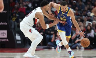 杨瀚森2分2帽1板库里35分 开拓者8人上双大胜勇士