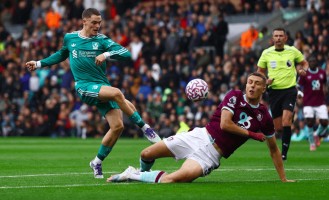 1-0！95分钟绝杀 英超11.2亿豪门11打10险胜升班马 全胜守住榜首