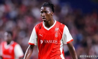 纽卡斯尔接近击败曼联，达成一项创纪录的法甲中场球员交易