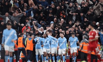 1-2！0-1！足坛疯狂一夜，利物浦倒下，马竞爆冷，巴黎制造惨案