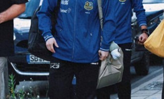 德甲3连胜，樊振东自驾凯迪拉克上班，给Labubu玩偶穿皇马球衣