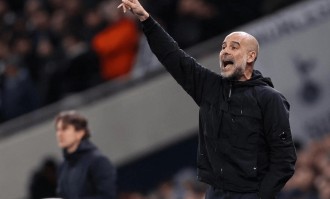 瓜迪奥拉不敢相信：连丢2球，曼城争冠难了，阿森纳双喜临门