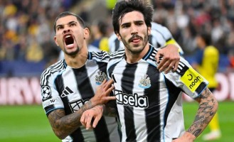 比戈登更出色！纽卡25岁铁腰闪耀欧冠他是真正的世界级