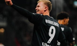 5-1逆转创造历史！欧冠大黑马浮现：登上榜首5万球迷狂欢