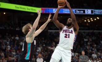 埃奇库姆3分准绝杀莫兰特40分 76人加时胜灰熊